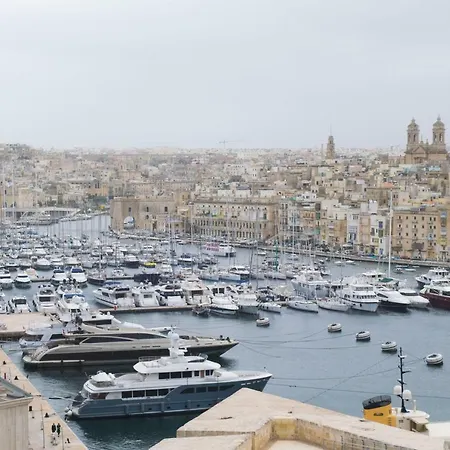 Medieval House 別荘 *